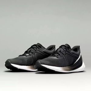 Lululemon women’s Blissful sneaker
